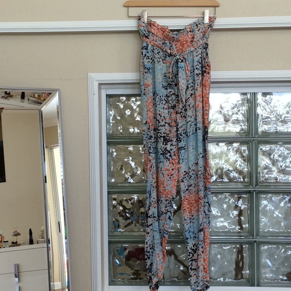 Beautiful BCBG MaxAzria paperbag pants